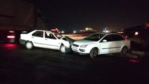 Şanlıurfa'da iki otomobil kafa kafaya çarpıştı: 5 yaralı