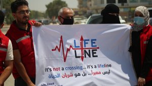 Suriyelilerden Bab el-Hava Sınır Kapısı'nın açık kalması için protesto