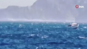 Yunanistan'da yangın söndürme helikopteri denize düştü: 2 mürettebat kayıp