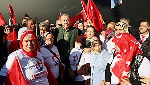 Cumhurbaşkanı Erdoğan, Diyarbakır anneleriyle buluştu