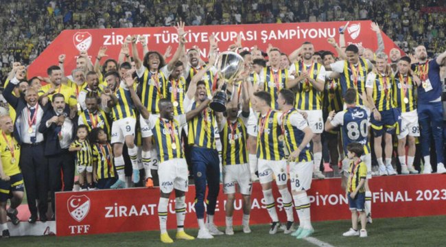 Fenerbahçe 5 yıldızlı formalarla seremoniye çıktı