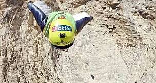 Yerden 540 metre yükseklikten 205 kilometre hızla süzülüp 30 Ağustos Zafer Bayramı’nı kutladı